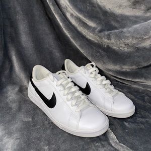 Nike shoes sz 8